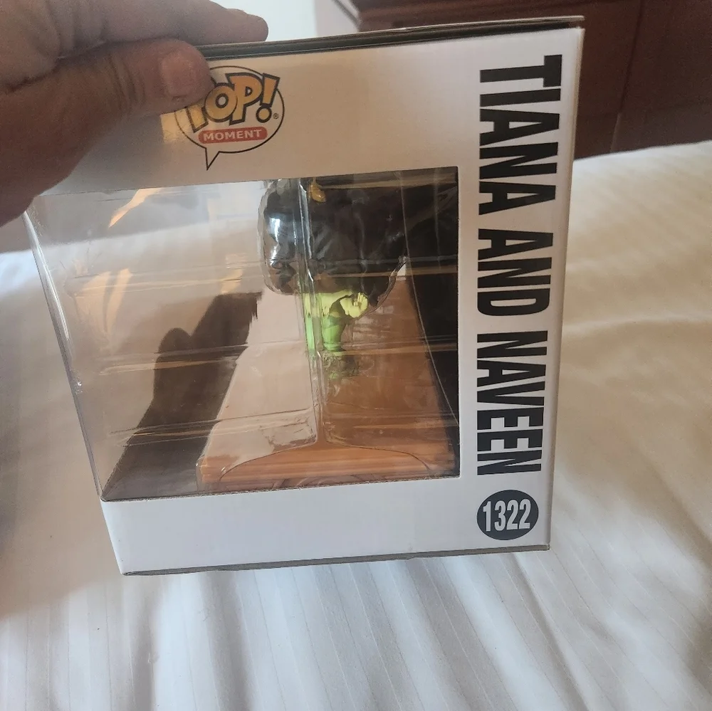 Disney 100 funko pop Tiana and Naveen - Picture 2 of 3